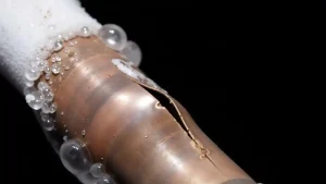 How to repair a frozen pipe